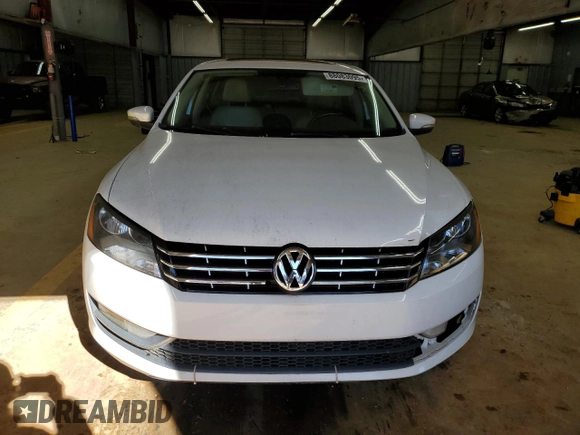 2014 Volkswagen Passat SEL Premium with VIN 1VWCS7A37EC031578, listed as a Copart auction lot 88083095 with 180,582 mi miles and Clean Title. Bid and sale history available at carsss.com. Image 5.