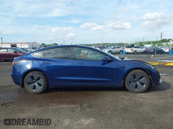 2022 Tesla Model 3 Long Range z VIN 5YJ3E1EB2NF193808, wystawiony jako IAAI lot #42281993 z przebiegiem 40 340 mil mil oraz . Historia ofert i sprzedaży dostępna na DreamBid. Obrazek 13.