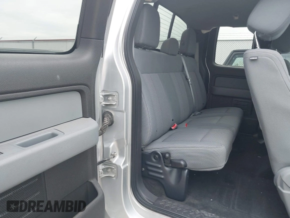 2013 Ford F-150 XL z VIN 1FTFX1EFXDFD66320, wystawiony jako IAAI lot #42136311 z przebiegiem 117 117 mil mil oraz . Historia ofert i sprzedaży dostępna na DreamBid. Obrazek 8.