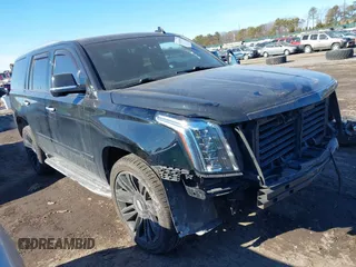 2015 Cadillac Escalade Platinum z VIN 1GYS4PKJ4FR557066, wystawiony jako IAAI lot #41451905 z przebiegiem 116 071 mil mil oraz . Historia ofert i sprzedaży dostępna na DreamBid. Obrazek 1.