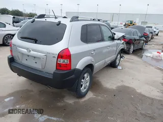 2007 Hyundai Tucson SE with VIN KM8JN12D57U670203, listed as a IAAI auction lot 41619422 with 92,450 mi miles. Bid and sale history available at carsss.com. Image 4.
