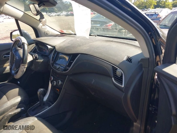 2019 Chevrolet Trax LT with VIN 3GNCJPSB3KL405915, listed as a IAAI auction lot 39925602 with 59,188 mi miles. Bid and sale history available at carsss.com. Image 5.