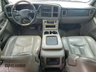 2005 Chevrolet Avalanche LT with VIN 3GNEC12Z05G182310, listed as a Copart auction lot 57424735 with 284,130 mi miles and Salvage title. Bid and sale history available at DreamBid. Image 8.