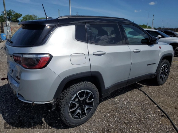 2024 Jeep Compass Trailhawk with VIN 3C4NJDDN4RT149558, listed as a Copart auction lot 58942365 with 31,644 mi miles and Clean title. Bid and sale history available at DreamBid. Image 3.