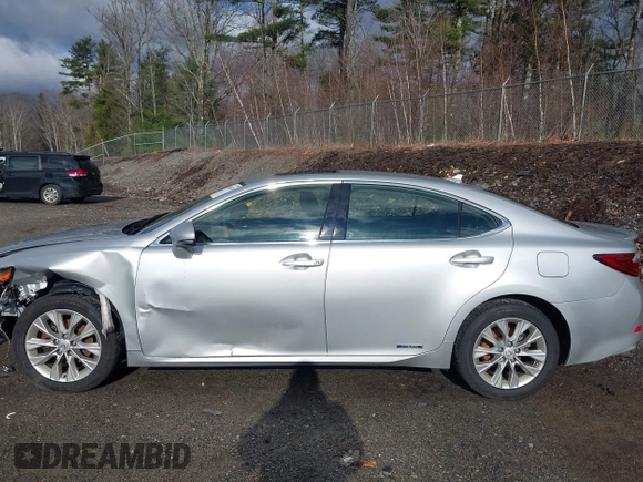 2013 Lexus ES 300h Hybrid with VIN JTHBW1GG1D2002302, listed as a IAAI auction lot 41902424 with 104,020 mi miles. Bid and sale history available at carsss.com. Image 14.