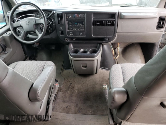 2007 Chevrolet Express Passenger z VIN 1GAHG39U571153735, wystawiony jako Copart lot #87535245 z przebiegiem 138 634 mil mil oraz Czysty tytuł • Clean title. Historia ofert i sprzedaży dostępna na DreamBid. Obrazek 8.