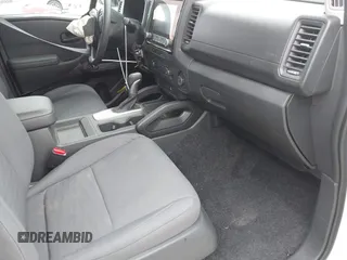 2024 Nissan Frontier S z VIN 1N6ED1CLXRN632782, wystawiony jako IAAI lot #42365315 z przebiegiem 9 387 mil mil oraz . Historia ofert i sprzedaży dostępna na DreamBid. Obrazek 5.