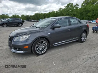 2012 Suzuki Kizashi SLS Sport z VIN JS2RF9A8XC6100015, wystawiony jako Copart lot #56905645 z przebiegiem 128 440 mil mil oraz Szkody całkowita. Historia ofert i sprzedaży dostępna na DreamBid. Obrazek 1.