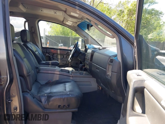 2004 Nissan Titan LE with VIN 1N6AA07B04N525607, listed as a IAAI auction lot 42180184 with 267,589 mi miles. Bid and sale history available at carsss.com. Image 5.