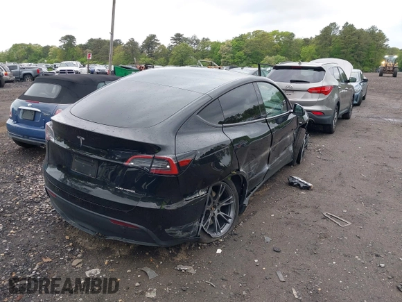 2024 Tesla Model Y Long Range z VIN 7SAYGDEE5RF130335, wystawiony jako IAAI lot #42250979 z przebiegiem 20 300 mil mil oraz . Historia ofert i sprzedaży dostępna na DreamBid. Obrazek 4.