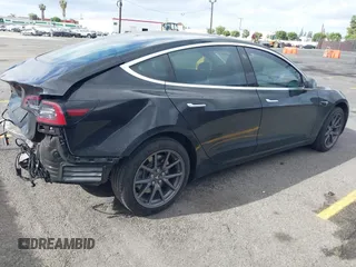 2019 Tesla Model 3 Mid Range z VIN 5YJ3E1EA4KF361967, wystawiony jako IAAI lot #42261724 z przebiegiem 89 902 mil mil oraz . Historia ofert i sprzedaży dostępna na DreamBid. Obrazek 4.