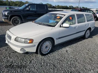 2001 Volvo V70 with VIN YV1SW58D311007249, listed as a Copart auction lot 77267834 with 0 mi miles and Salvage Title. Bid and sale history available at carsss.com. Image 1.
