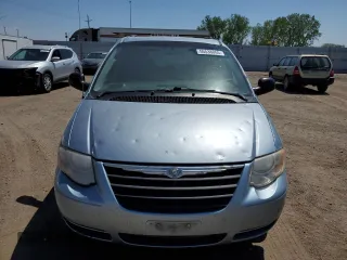 2005 Chrysler Town & Country LX z VIN 2C4GP44R65R210853, wystawiony jako Copart lot #56538065 z przebiegiem 149 841 mil mil oraz Czysty tytuł • Clean title. Historia ofert i sprzedaży dostępna na DreamBid. Obrazek 5.