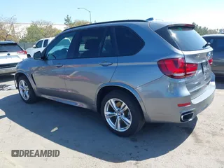 2015 BMW X5 xDrive50i z VIN 5UXKR6C59F0J76691, wystawiony jako IAAI lot #41857319 z przebiegiem 32 830 mil mil oraz . Historia ofert i sprzedaży dostępna na DreamBid. Obrazek 3.