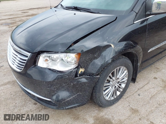 2014 Chrysler Town & Country Touring-L with VIN 2C4RC1CG6ER176156, listed as a IAAI auction lot 42008100 with 139,519 mi miles. Bid and sale history available at carsss.com. Image 6.