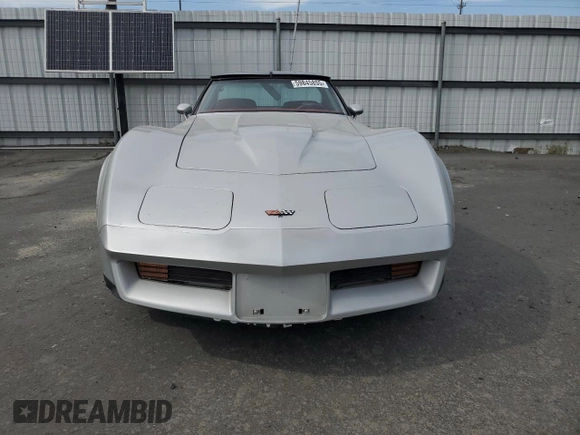 1982 Chevrolet Corvette z VIN 1G1AY878XC5102140, wystawiony jako Copart lot #59845855 z przebiegiem 80 611 mil mil oraz Czysty tytuł • Clean title. Historia ofert i sprzedaży dostępna na DreamBid. Obrazek 5.