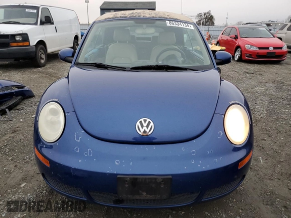 2008 Volkswagen Beetle SE with VIN 3VWRG31Y98M400590, listed as a Copart auction lot 86334134 with 118,307 mi miles and Salvage title. Bid and sale history available at DreamBid. Image 5.
