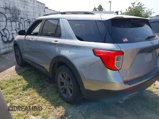 2022 Ford Explorer XLT z VIN 1FMSK7DH8NGB98882, wystawiony jako IAAI lot #41927913 z przebiegiem 48 179 mil mil oraz . Historia ofert i sprzedaży dostępna na DreamBid. Obrazek 3.