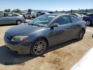 2007 Scion tC Spec z VIN JTKDE167670205306, wystawiony jako Copart lot #58593515 z przebiegiem 152 328 mil mil oraz Szkoda całkowita • Salvage title. Historia ofert i sprzedaży dostępna na DreamBid. Obrazek 1.