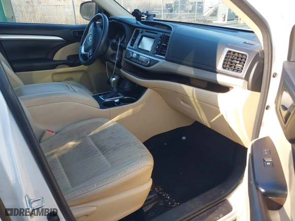 2015 Toyota Highlander LE with VIN 5TDBKRFH7FS194276, listed as a IAAI auction lot 41617493 with 134,342 mi miles. Bid and sale history available at carsss.com. Image 5.