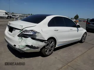2015 Mercedes-Benz C 300 z VIN 55SWF4JB7FU066375, wystawiony jako Copart lot #56979305 z przebiegiem 107 032 mil mil oraz Szkoda całkowita • Salvage title. Historia ofert i sprzedaży dostępna na DreamBid. Obrazek 3.