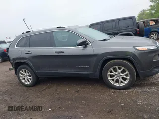 2016 Jeep Cherokee Latitude z VIN 1C4PJMCS1GW154188, wystawiony jako IAAI lot #42318317 z przebiegiem 189 347 mil mil oraz . Historia ofert i sprzedaży dostępna na DreamBid. Obrazek 13.