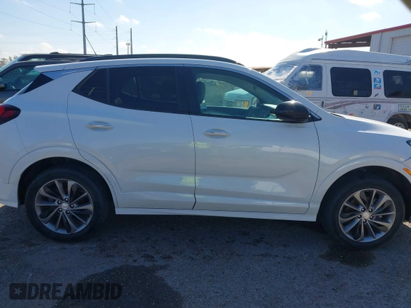 2020 Buick Encore GX Select z VIN KL4MMDSL1LB119733, wystawiony jako IAAI lot #41602514 z przebiegiem Nie podano mil oraz . Historia ofert i sprzedaży dostępna na DreamBid. Obrazek 13.