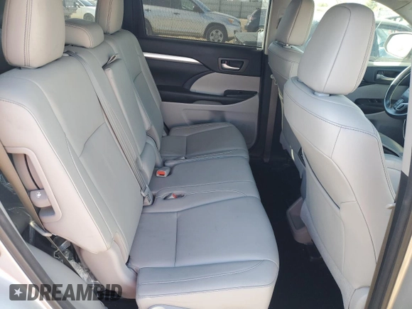 2018 Toyota Highlander SE z VIN 5TDKZRFH5JS534366, wystawiony jako Copart lot #52105255 z przebiegiem 53 972 mil mil oraz Szkoda całkowita • Salvage title. Historia ofert i sprzedaży dostępna na DreamBid. Obrazek 12.