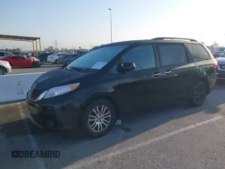 2017 Toyota Sienna XLE Auto Access Seat z VIN 5TDYZ3DC0HS876848, wystawiony jako IAAI lot #42141322 z przebiegiem 111 251 mil mil oraz . Historia ofert i sprzedaży dostępna na DreamBid. Obrazek 2.