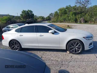 2018 Volvo S90 Momentum z VIN LVY992MK6JP031811, wystawiony jako IAAI lot #42301680 z przebiegiem Nie podano mil oraz . Historia ofert i sprzedaży dostępna na DreamBid. Obrazek 13.