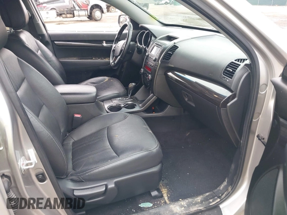2013 Kia Sorento EX with VIN 5XYKUCA67DG380083, listed as a IAAI auction lot 41957996 with 73,598 mi miles and . Bid and sale history available at DreamBid. Image 5.