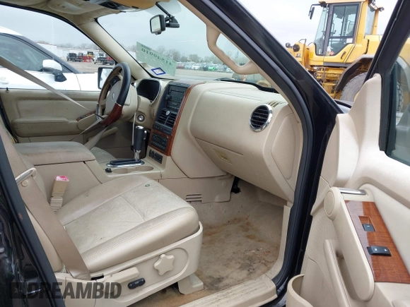 2006 Ford Explorer Eddie Bauer с VIN 1FMEU648X6UB42219, выставлен на аукционе IAAI как лот 41549910 с пробегом Не указан миль и . История ставок и продаж доступна на DreamBid. Изображение 5.