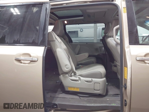 2014 Toyota Sienna Ltd with VIN 5TDDK3DCXES074614, listed as a IAAI auction lot 41691123 with 117,571 mi miles. Bid and sale history available at carsss.com. Image 8.