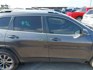2020 Jeep Cherokee Altitude with VIN 1C4PJLLB5LD580742, listed as a IAAI auction lot 41483128 with 77,127 mi miles. Bid and sale history available at carsss.com. Image 14.