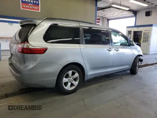 2015 Toyota Sienna LE AAS с VIN 5TDKK3DC1FS571821, выставлен на аукционе Copart как лот 57348545 с пробегом 120 014 миль миль и Списание • Salvage title. История ставок и продаж доступна на DreamBid. Изображение 3.