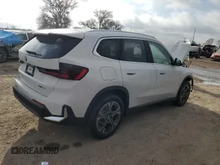 2023 BMW X1 xDrive28i z VIN WBX73EF03P5V97445, wystawiony jako Copart lot #41968653 z przebiegiem 406 mil mil oraz . Historia ofert i sprzedaży dostępna na DreamBid. Obrazek 3.