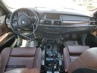 2013 BMW X5 xDrive50i z VIN 5UXZV8C52D0C16129, wystawiony jako Copart lot #47967905 z przebiegiem 111 011 mil mil oraz Szkoda całkowita • Salvage title. Historia ofert i sprzedaży dostępna na DreamBid. Obrazek 8.