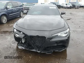 2021 Alfa Romeo Giulia Ti z VIN ZARFANBN3M7644625, wystawiony jako Copart lot #43411055 z przebiegiem Nie podano mil oraz Nie do naprawy • Non repairable. Historia ofert i sprzedaży dostępna na DreamBid. Obrazek 5.