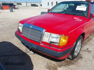 1993 Mercedes-Benz E Class with VIN WDBEA66E7PB881589, listed as a IAAI auction lot 41808158 with 81,268 mi miles. Bid and sale history available at carsss.com. Image 13.
