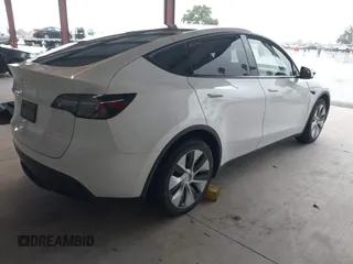 2023 Tesla Model Y Long Range z VIN 7SAYGDEE2PF834036, wystawiony jako IAAI lot #41933120 z przebiegiem 27 872 mil mil oraz . Historia ofert i sprzedaży dostępna na DreamBid. Obrazek 4.