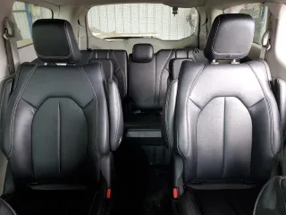 2024 Chrysler Pacifica Hybrid Select z VIN 2C4RC1S74RR166734, wystawiony jako Copart lot #56190895 z przebiegiem 26 312 mil mil oraz Szkoda całkowita • Salvage title. Historia ofert i sprzedaży dostępna na DreamBid. Obrazek 10.