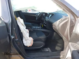 2017 Nissan Pathfinder SV z VIN 5N1DR2MN1HC621133, wystawiony jako IAAI lot #41311239 z przebiegiem 107 851 mil mil oraz . Historia ofert i sprzedaży dostępna na DreamBid. Obrazek 5.