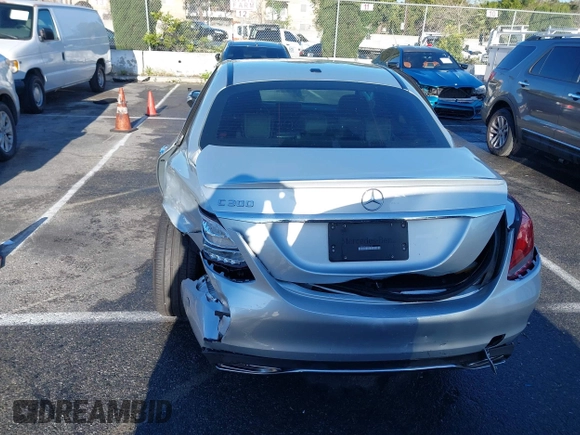 2018 Mercedes-Benz C 300 z VIN 55SWF4JB3JU269143, wystawiony jako IAAI lot #39140356 z przebiegiem 37 051 mil mil oraz . Historia ofert i sprzedaży dostępna na DreamBid. Obrazek 16.