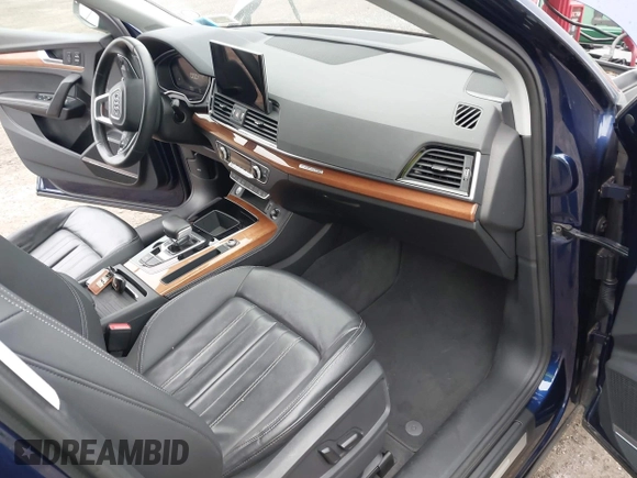 2021 Audi Q5 Premium Plus with VIN WA1BAAFY6M2059311, listed as a IAAI auction lot 41909864 with 44,059 mi miles. Bid and sale history available at carsss.com. Image 5.
