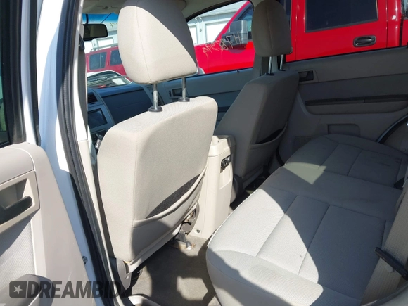 2010 Ford Escape XLT z VIN 1FMCU9DG2AKC22117, wystawiony jako IAAI lot #41782394 z przebiegiem 96 841 mil mil oraz . Historia ofert i sprzedaży dostępna na DreamBid. Obrazek 8.