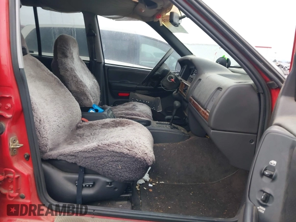 1996 Jeep Grand Cherokee Laredo with VIN 1J4GZ58Y3TC350926, listed as a IAAI auction lot 41224374 with 266,833 mi miles. Bid and sale history available at carsss.com. Image 5.