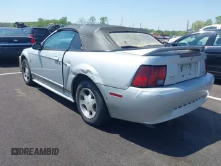 2000 Ford Mustang with VIN 1FAFP4444YF187140, listed as a IAAI auction lot 42002117 with 1 mi miles. Bid and sale history available at carsss.com. Image 3.