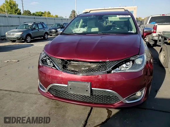 2018 Chrysler Pacifica Limited z VIN 2C4RC1GG1JR252550, wystawiony jako Copart lot #76137964 z przebiegiem 184 072 mil mil oraz Szkoda całkowita • Salvage title. Historia ofert i sprzedaży dostępna na DreamBid. Obrazek 14.