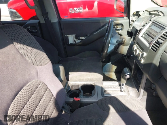 2007 Nissan Pathfinder S z VIN 5N1AR18U77C635339, wystawiony jako IAAI lot #42302964 z przebiegiem Nie podano mil oraz . Historia ofert i sprzedaży dostępna na DreamBid. Obrazek 5.