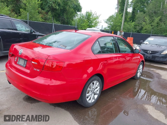 2011 Volkswagen Jetta SE with VIN 3VWDZ7AJ2BM399546, listed as a IAAI auction lot 42635268 with 195,565 mi miles and . Bid and sale history available at DreamBid. Image 4.